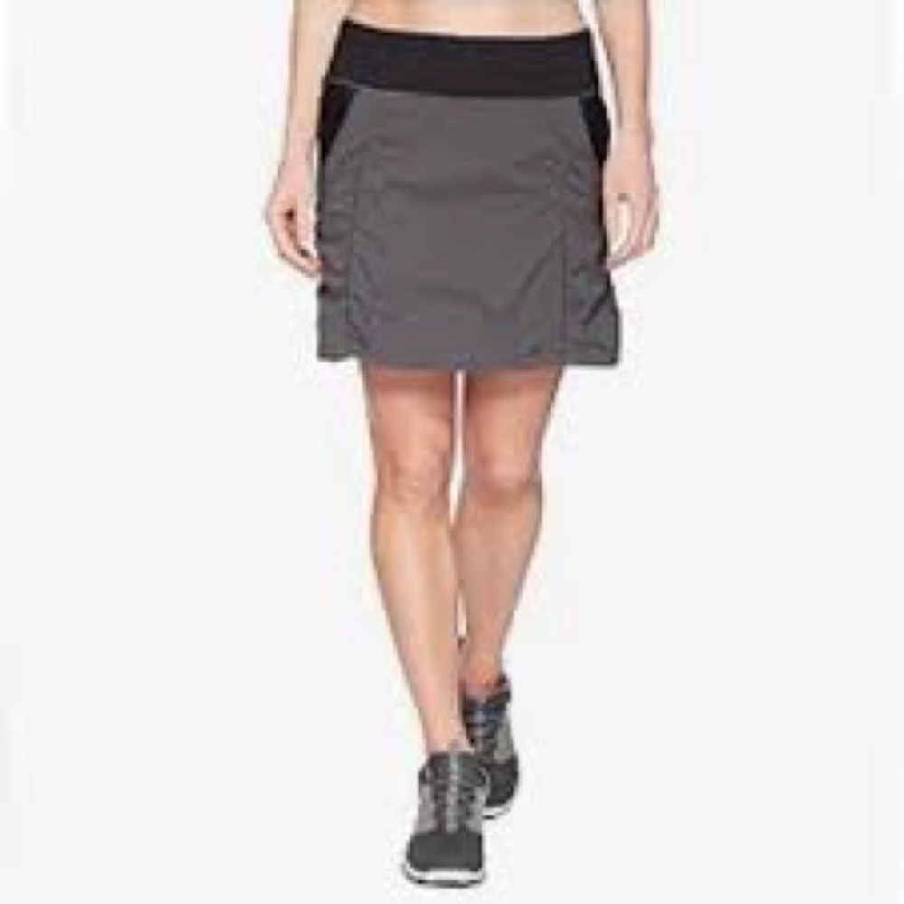 The North Face athletic skirt XS flash dry gray and black